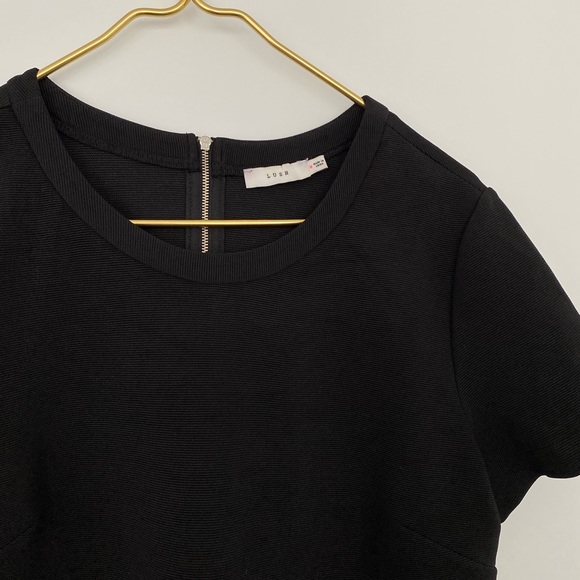 LUSH Black Short Sleeve Mini Shift Dress - Picture 9 of 13